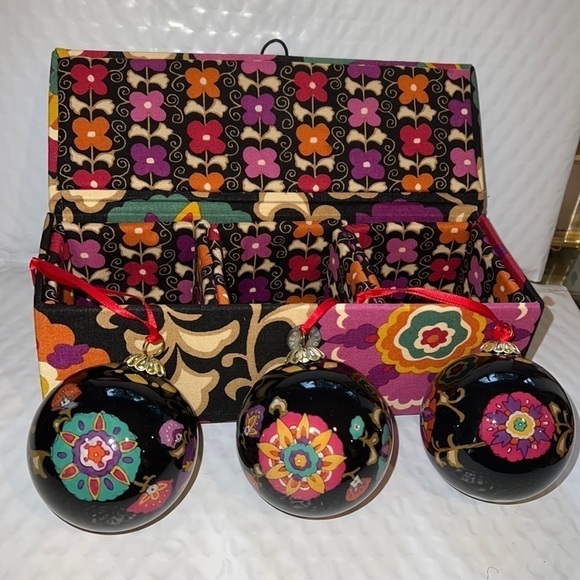 Vera Bradley Christmas Holiday Tree Ornaments Suzani (Set Of 3) Boxed - Picture 1 of 9